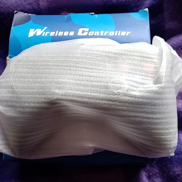 BRAND New Wireless Controller for PS4 - Picture 2 of 5